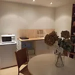 Apartamento independiente con jardín privado
