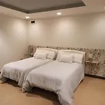 Apartamento independiente con jardín privado